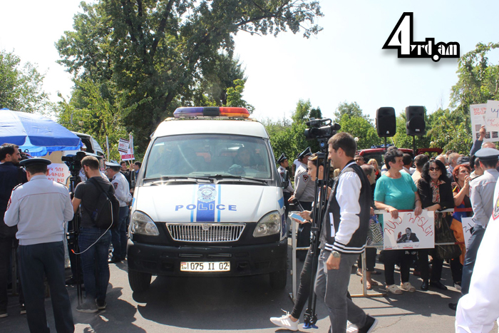 Ֆոտոռեպորտաժ դատարանի բակից
