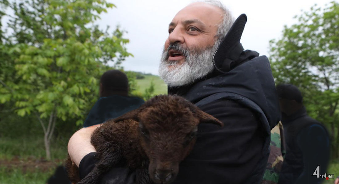 Փոքր մարդու մեծ ստվերը