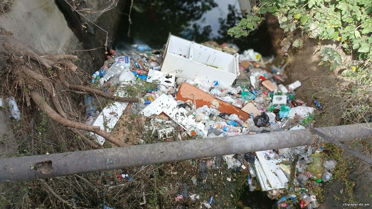 COP17-ի նախօրեին՝ աղբով փակված ջրատար