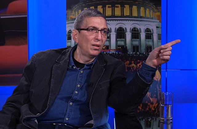 Քաղաքական դաշտի պըլը-պուղիները